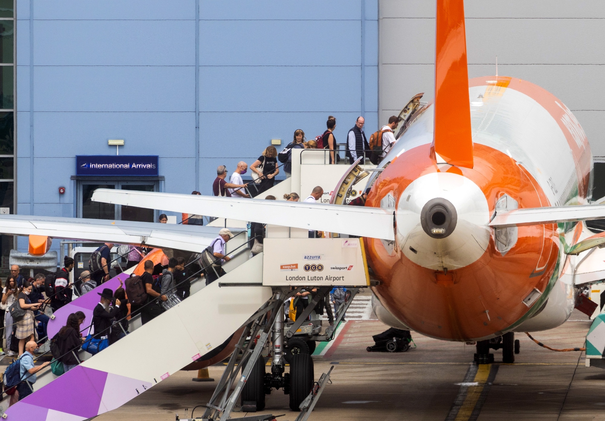EasyJet flight cancellations: AirliTakes £133m in summer travel chaos
