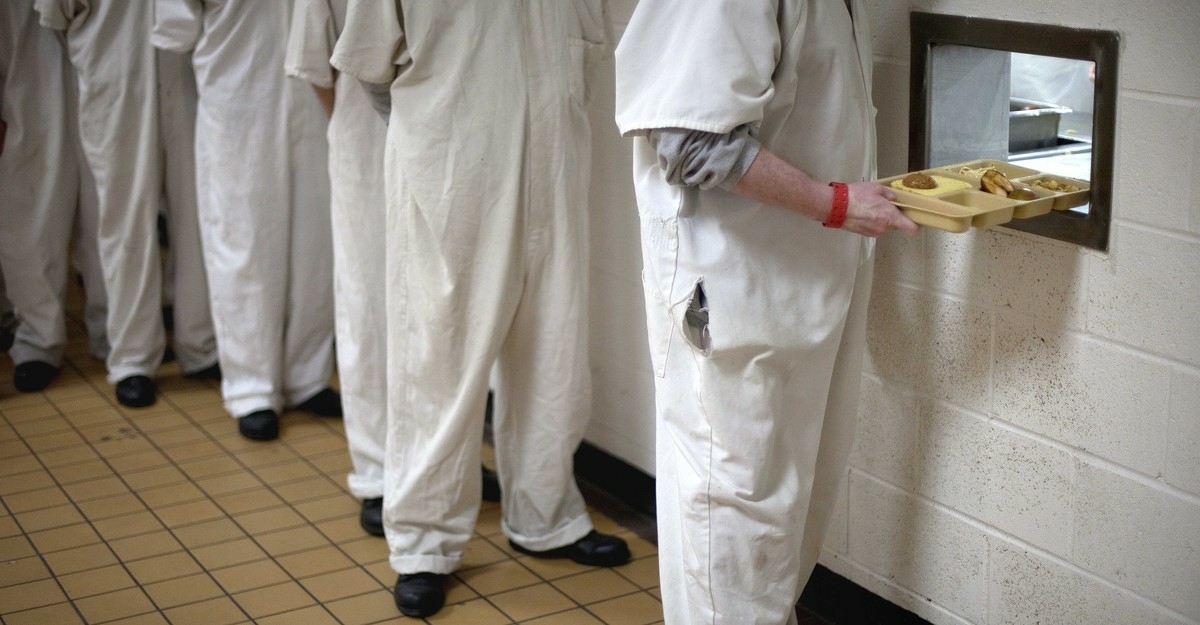 How the Prison Food Program Denies People Healthy Choices