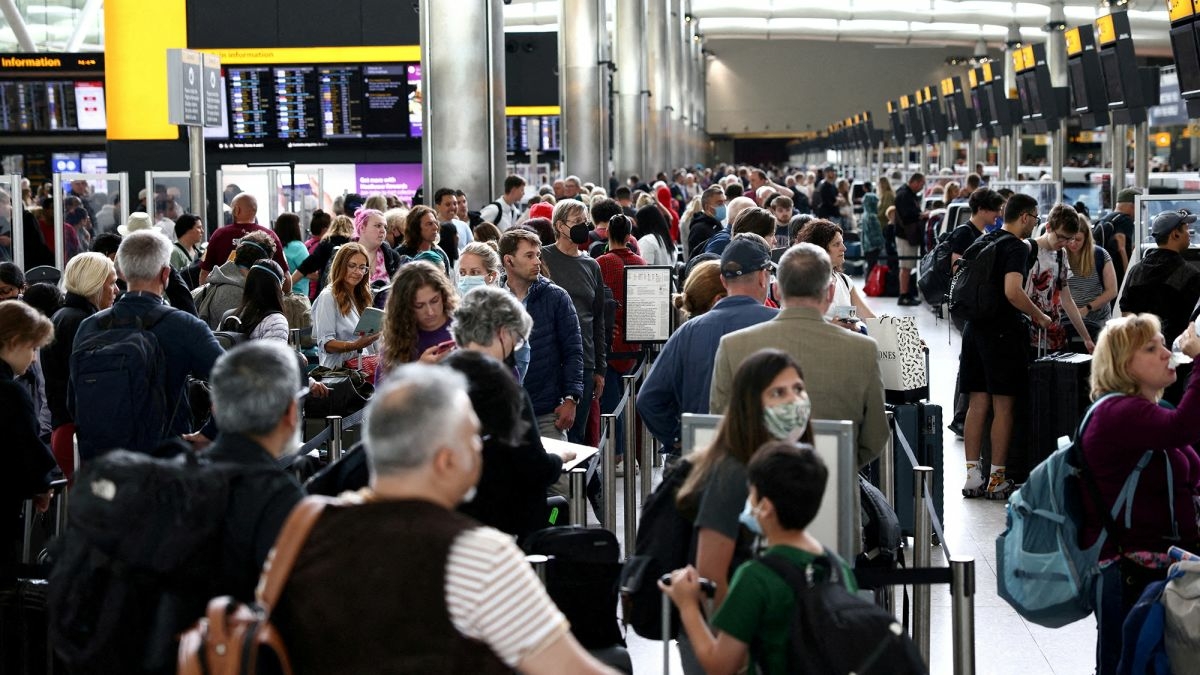 Opinion: The chaos of air travel leaves us with a simple choice