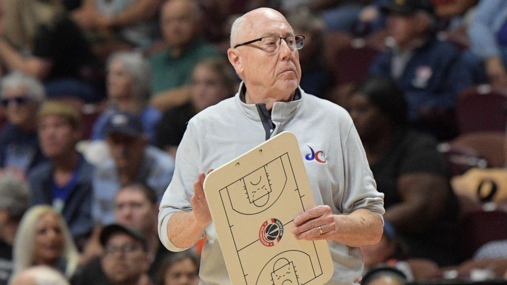Washington Mystics coach Mike Thibault apologizes for digging up Minnesota Lynx travel news