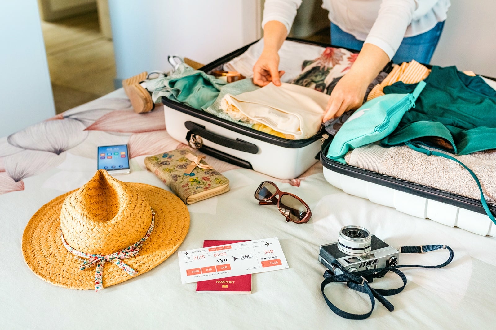 10 must-have travel accessories for under $ 15