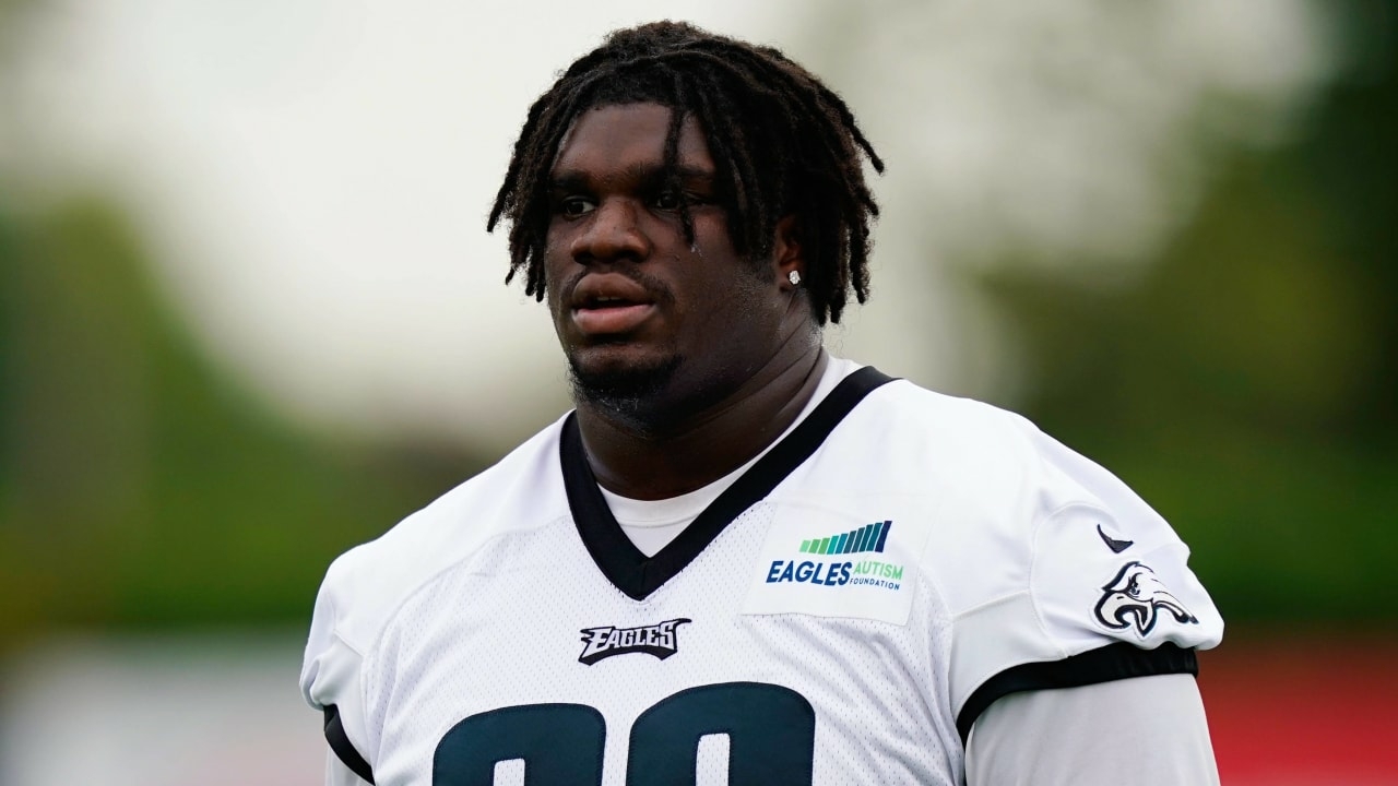 Eagles' Jordan Davis opens up about self-confidence issues
